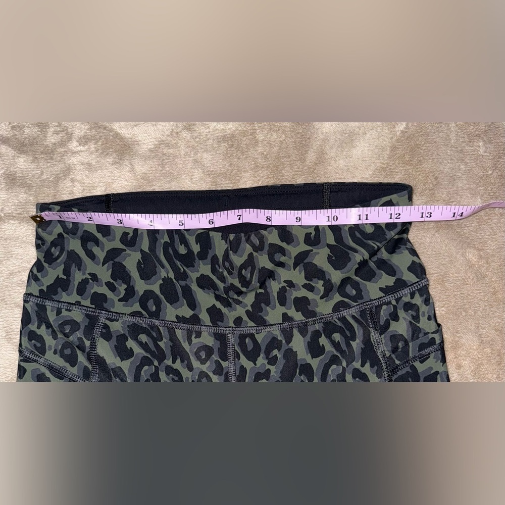 SWEATY BETTY The Zero Gravity Cheetah Print Legging in Green & Black Size Small - Picture 3 of 4